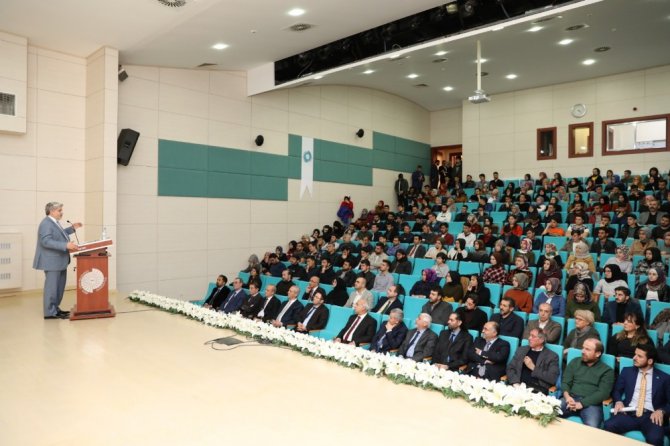Rektör Şahin, Ömer Halisdemir Üniversitesinde 28 Şubat konulu konferans verdi