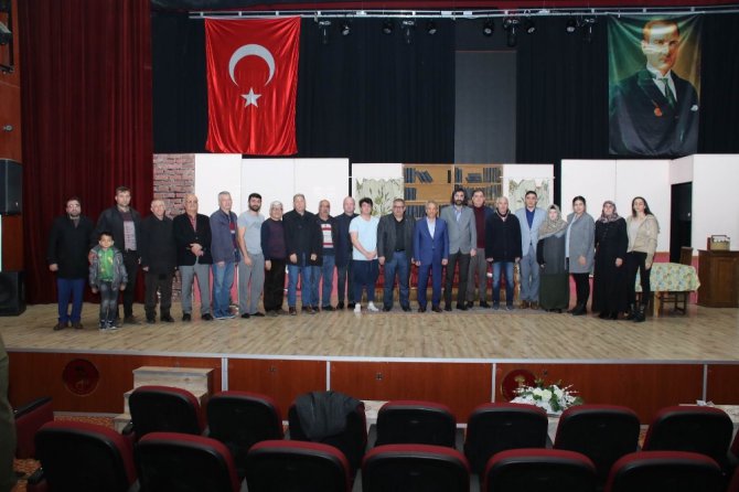 Akşehir’de “Karanlıkta Açan Çiçekler” isimli tiyatro sahnelendi