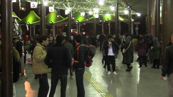 Konya Otogarında öğrenci yoğunluğu