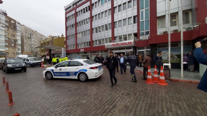 Boşanma aşamasındaki eşini çalıştığı hastanede vurarak öldürdü