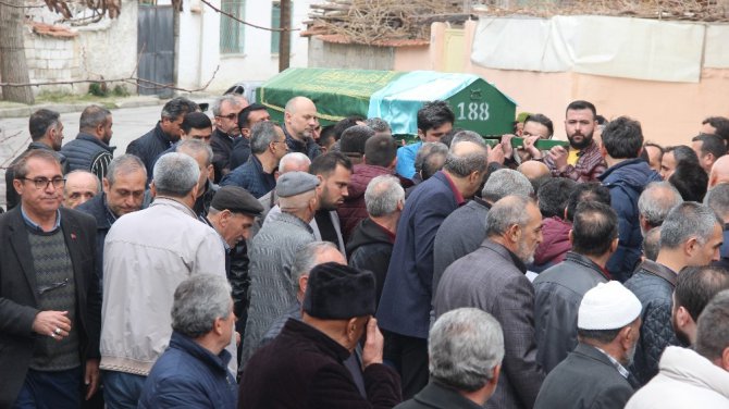 Cinayete kurban giden kadın son yolculuğuna uğurlandı