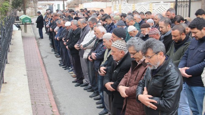 Cinayete kurban giden kadın son yolculuğuna uğurlandı