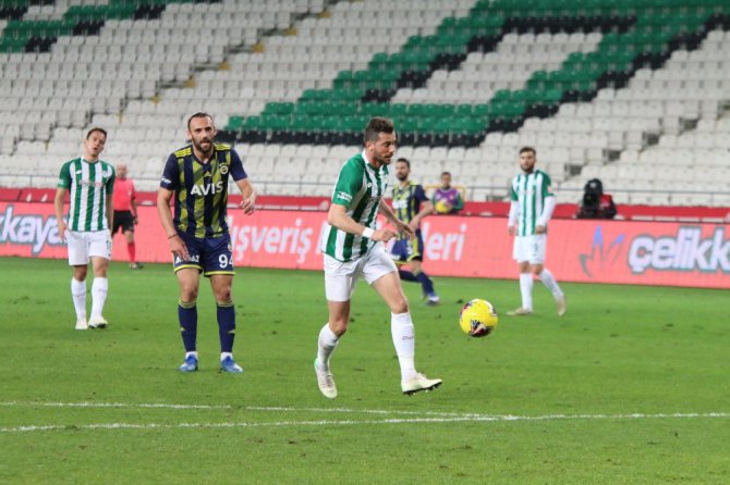 Süper Lig: Konyaspor: 1 - Fenerbahçe: 0 (İlk yarı)