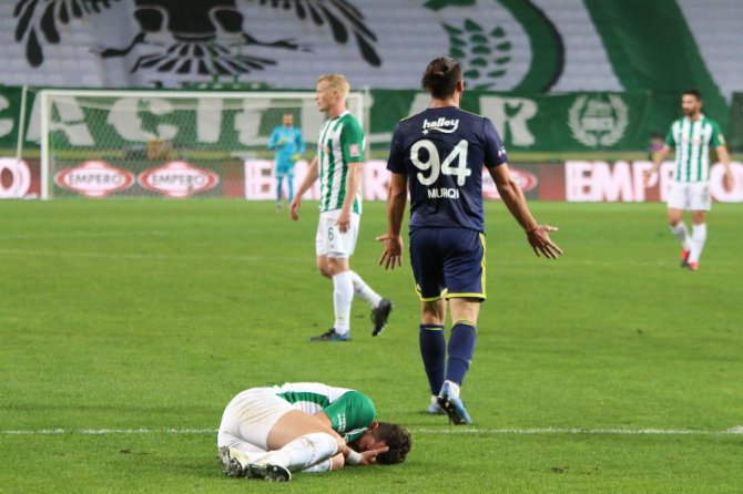 Süper Lig: Konyaspor: 1 - Fenerbahçe: 0 (İlk yarı)