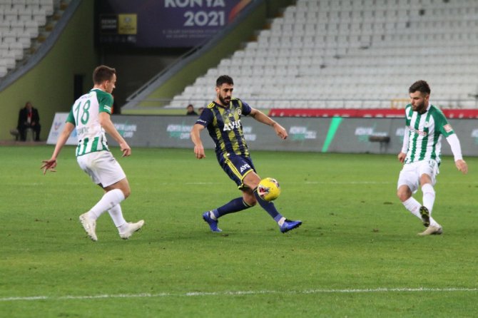 Süper Lig: Konyaspor: 1 - Fenerbahçe: 0 (İlk yarı)