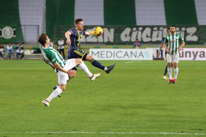 Süper Lig: Konyaspor: 1 - Fenerbahçe: 0 (İlk yarı)