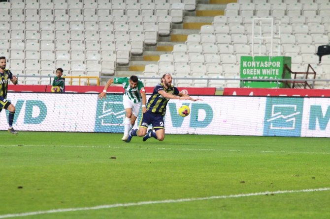 Süper Lig: Konyaspor: 1 - Fenerbahçe: 0 (İlk yarı)