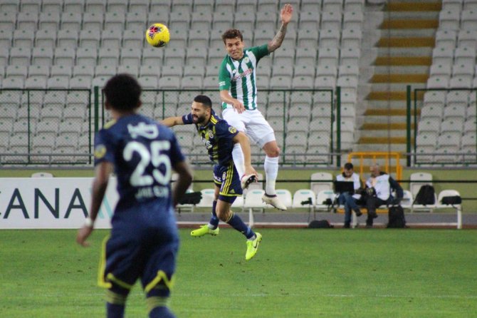 Süper Lig: Konyaspor: 1 - Fenerbahçe: 0 (İlk yarı)