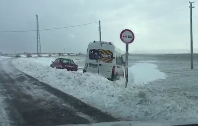 Aksaray’da kar yığışı etkisini sürdürüyor