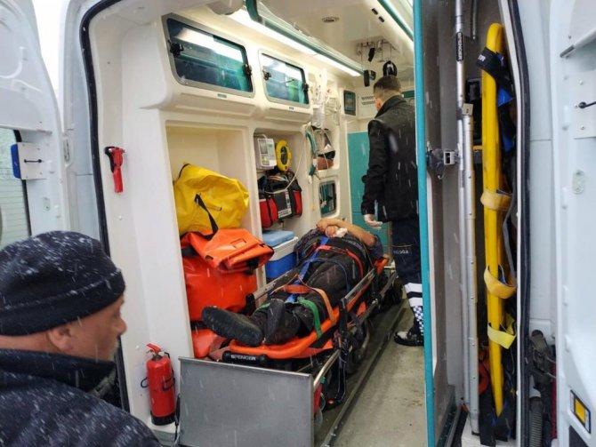 Aksaray’da hasta taşıyan minibüs devrildi: 2 yaralı