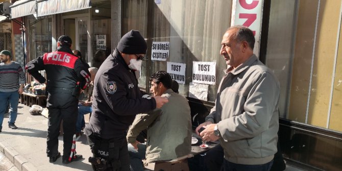 Israrla sokakta kalan 65 yaş üstü vatandaşlara 392 TL ceza
