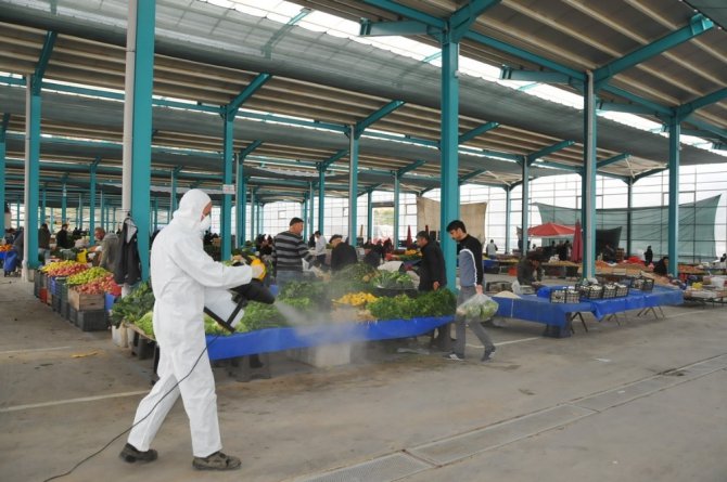 Akşehir’de maske ve eldiven dağıtımı