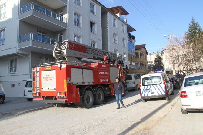 Elektrik panosundaki yangın büyümeden söndürüldü