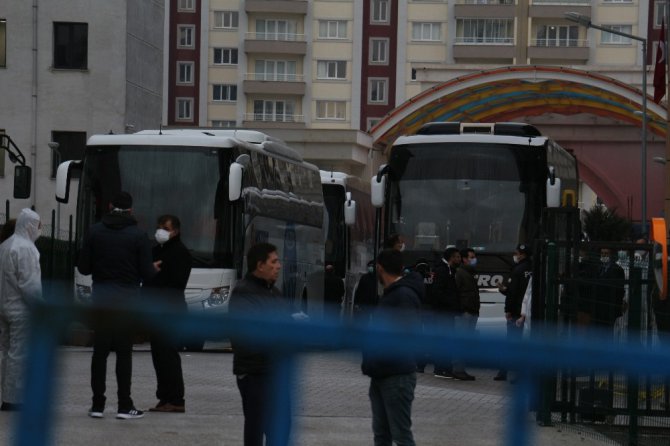 Konya’da test sonucu negatif çıkan umrecilerin tahliyesi başladı