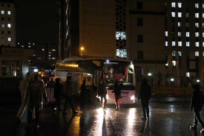 Konya’da test sonucu negatif çıkan umrecilerin tahliyesi başladı