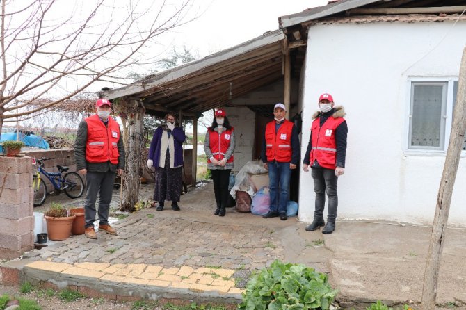 Aksaray’da Kızılay herkesin tüm ihtiyacını karşılıyor