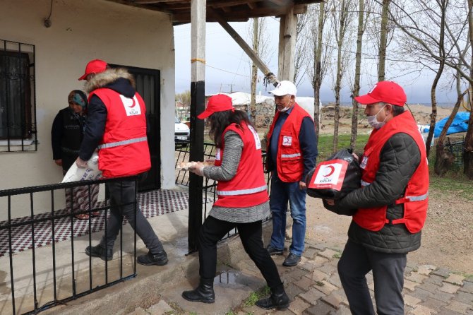 Aksaray’da Kızılay herkesin tüm ihtiyacını karşılıyor