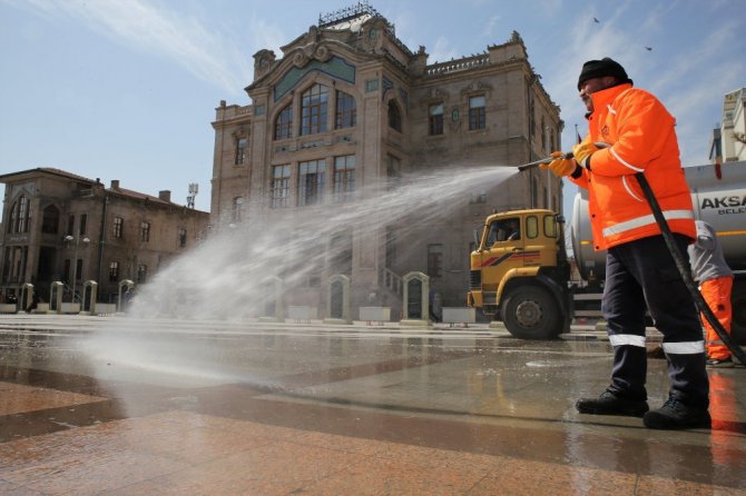 Aksaray Belediyesi dezenfekte çalışmalarını sürdürüyor