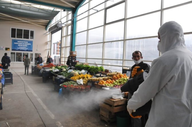 Akşehir Belediyesi maske ve eldiven dağıtımını sürdürüyor