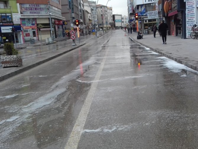 Ereğli’de cadde ve sokaklar dezenfekte ediliyor