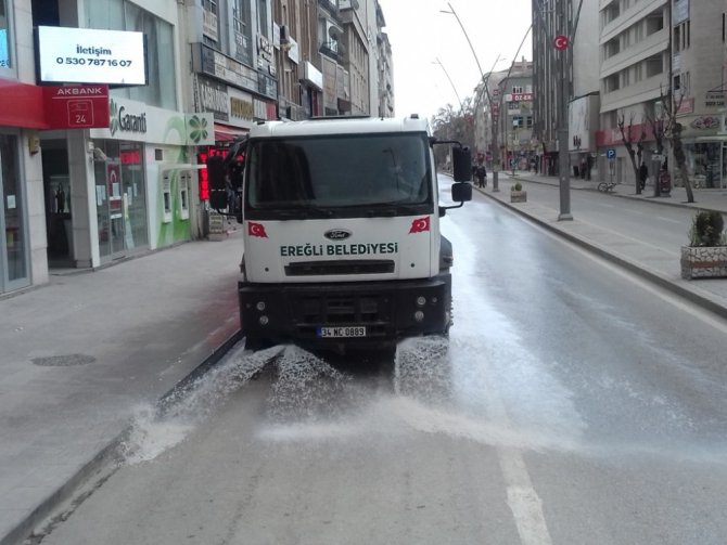 Ereğli’de cadde ve sokaklar dezenfekte ediliyor