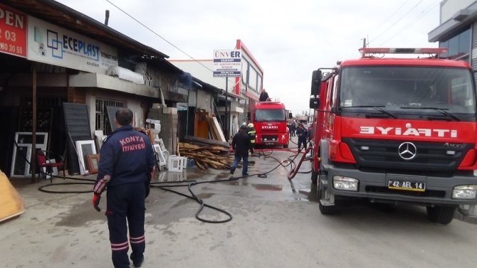 Elektrik kontağından çıkan yangında 2 iş yeri ve 1 depo zarar gördü