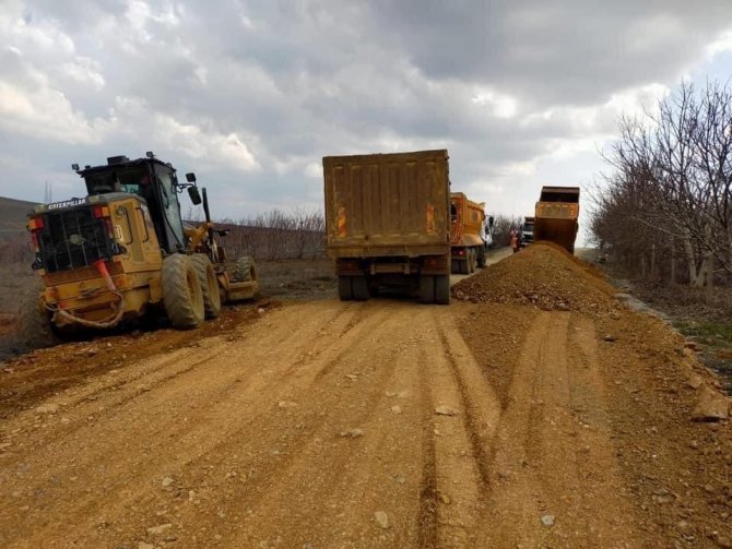 Hüyük’te yol iyileştirme çalışmaları devam ediyor