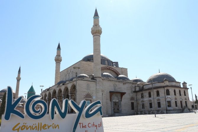 Konya’da sokaklar sessizliğe büründü