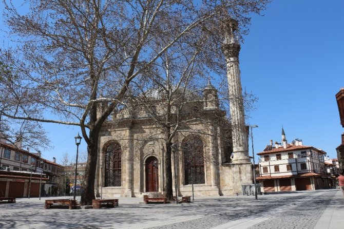 Konya’da sokaklar sessizliğe büründü