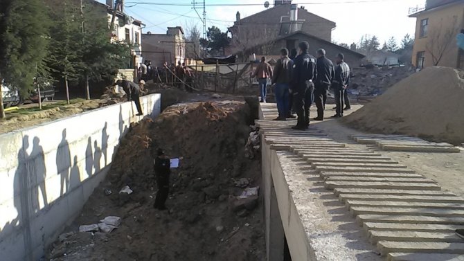 Kayıp çocuk su birikintisinde ölü bulundu