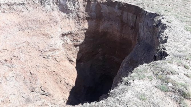 Konya’da 10 metre derinliğinde yeni obruk oluştu