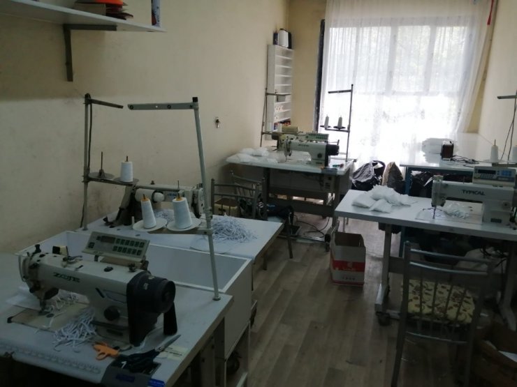 Konya’da kaçak maske üretilen atölyeye baskın