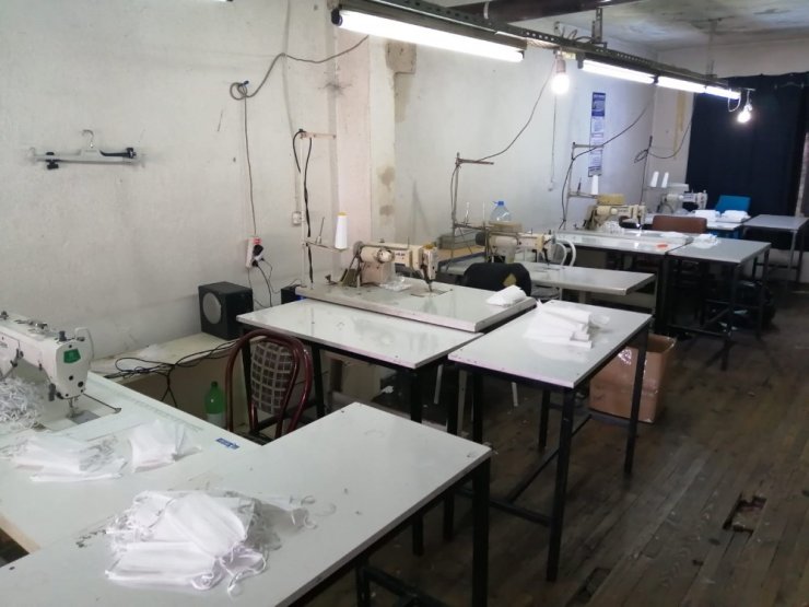 Konya’da kaçak maske üretilen atölyeye baskın