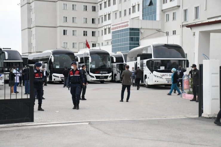 Karantinası biten ve Katar’dan gelen 349 Türk vatandaşı evlerine gönderildi