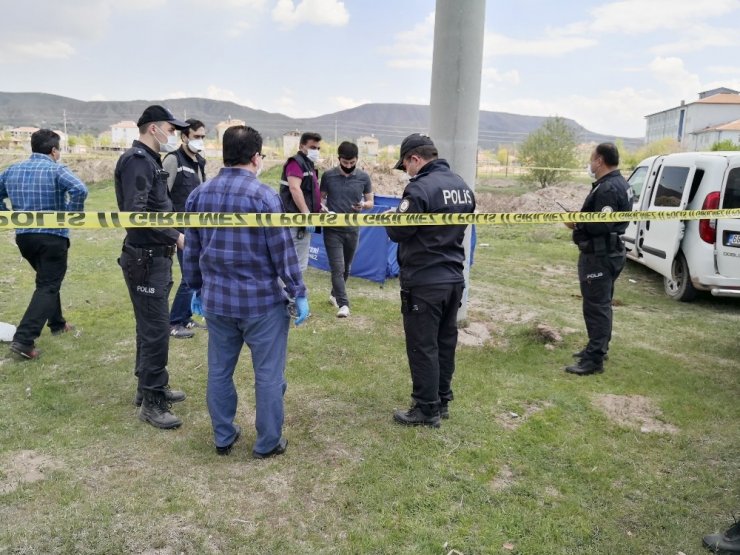 Yanmış olarak bulunan genç, 10 liralık benzinle kendini yakmış