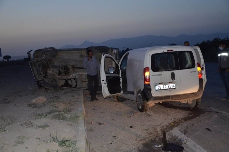 Konya’da 5 kişinin yaralandığı kaza güvenlik kamerasında