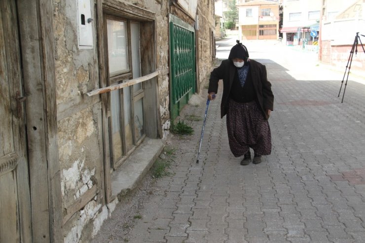 93 yaşındaki Bağ-Kur emeklisi kadın, hayırsever yönüyle dikkat çekiyor