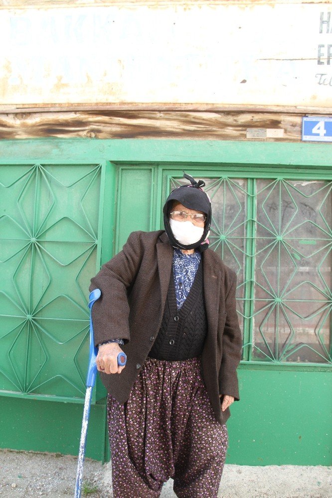 93 yaşındaki Bağ-Kur emeklisi kadın, hayırsever yönüyle dikkat çekiyor