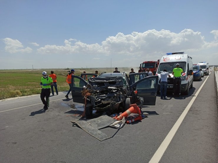 Otomobil yol denetim kamyonetine arkadan çarptı: 3 yaralı