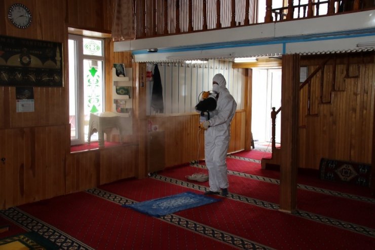 Akşehir Belediyesinden camilerde dezenfekte çalışmaları