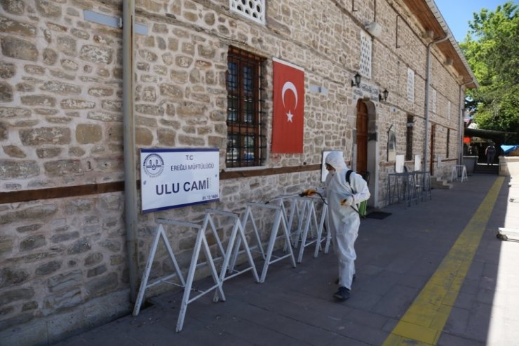 Ereğli Belediyesi camileri dezenfekte etti