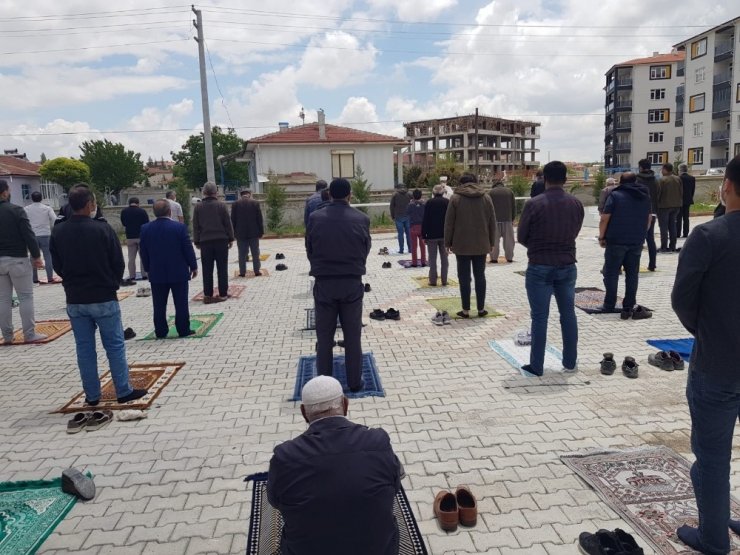 Kulu’da uzun aradan sonra ilk cuma namazı kılındı