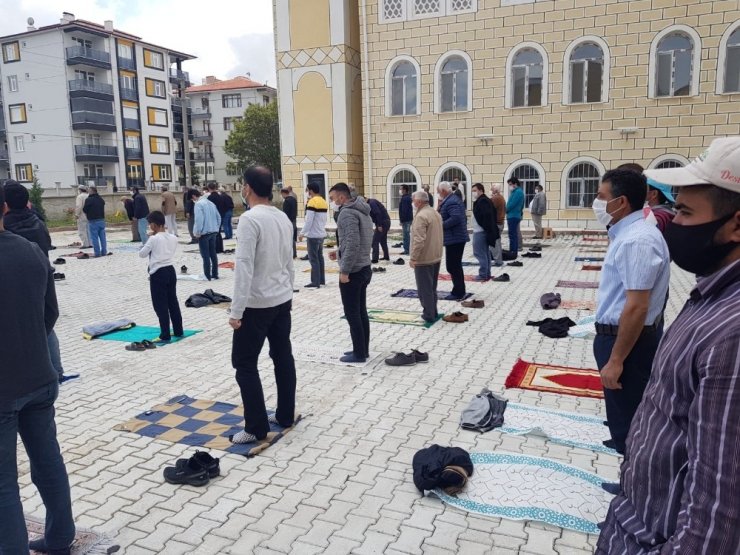 Kulu’da uzun aradan sonra ilk cuma namazı kılındı