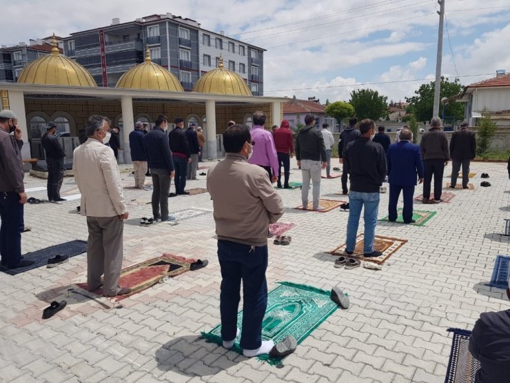 Kulu’da uzun aradan sonra ilk cuma namazı kılındı