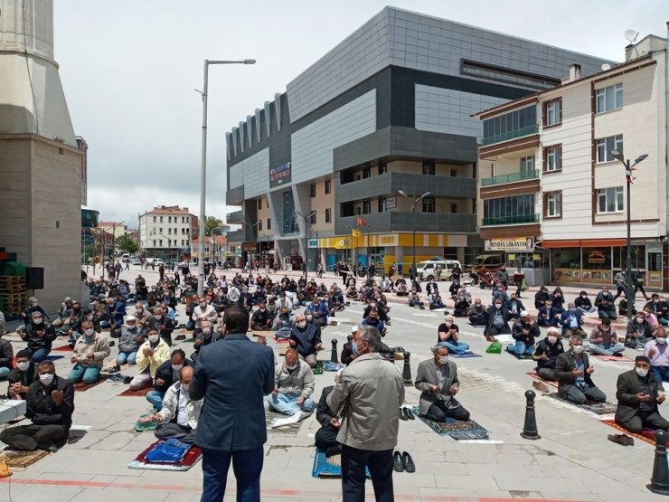 Kulu’da uzun aradan sonra ilk cuma namazı kılındı