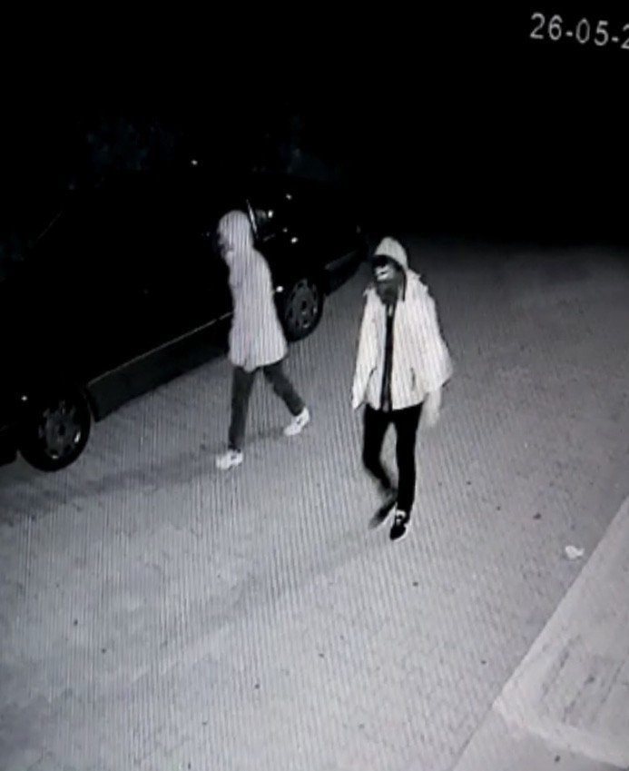 Gece vakti motosiklet hırsızlığı kamerada