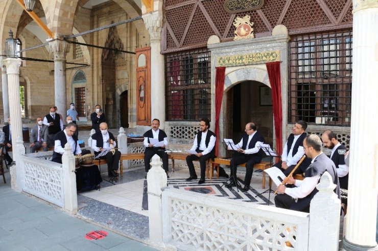 Mevlana Müzesi 75 gün sonra yeniden ziyarete açıldı