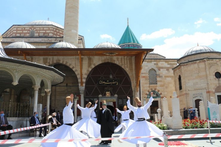 Mevlana Müzesi 75 gün sonra yeniden ziyarete açıldı