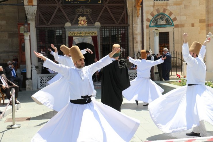 Mevlana Müzesi 75 gün sonra yeniden ziyarete açıldı