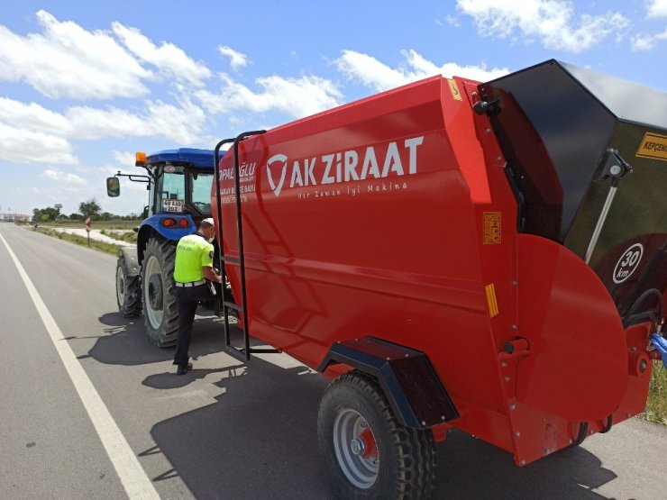 Aksaray’da motosiklet traktöre bağlı tarım makinesine çarptı: 1 ölü
